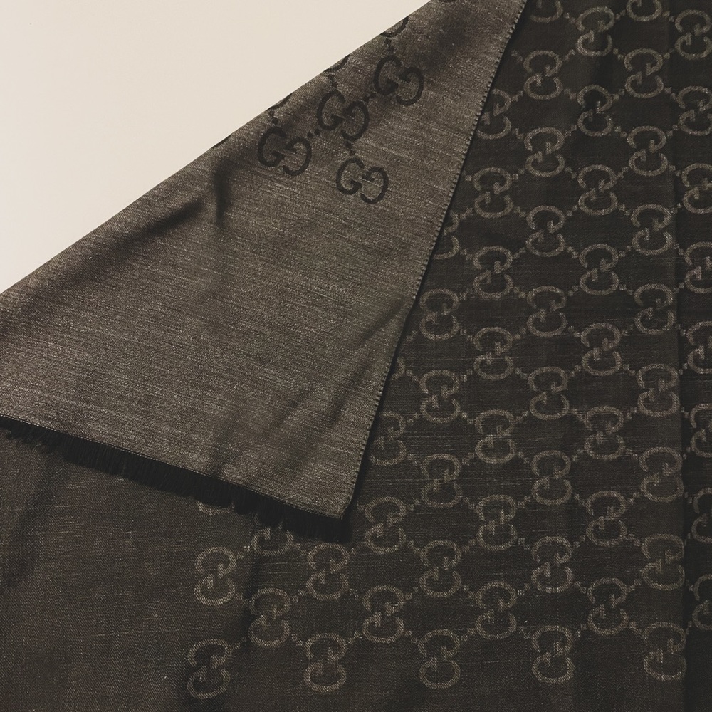 Gray Gucci scarf 45x180